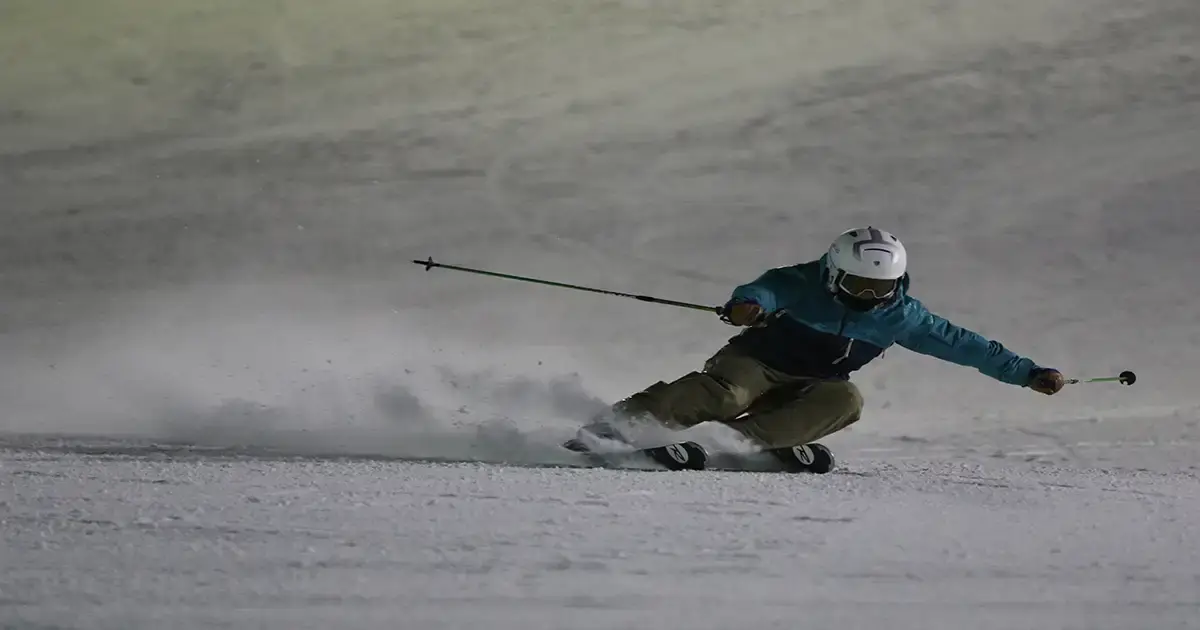 스키 강습 중 아이와 코치